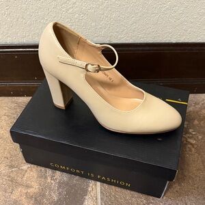 NEW Cream Women's Heels
